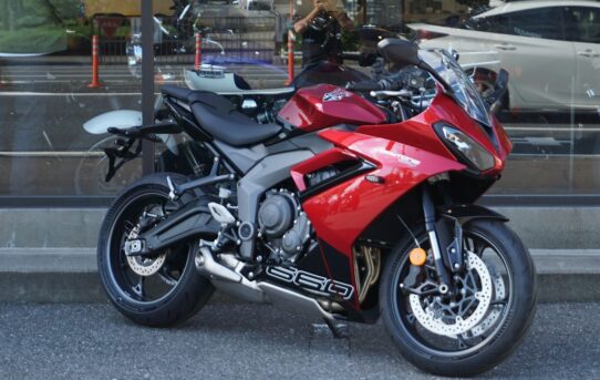 『在庫車両』Daytona660 CarnivalRed/SapphireBlack
