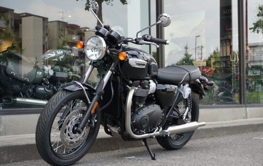 『在庫車両』Bonneville T100 JetBlack